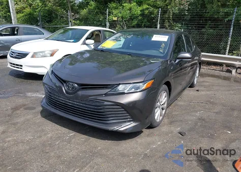 2018 Toyota Camry Le из США, поврежденный, VIN 4T1B11HK5JU141122